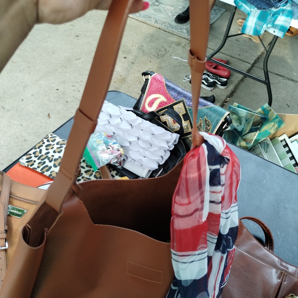 3 purses - Picture 2 of 9